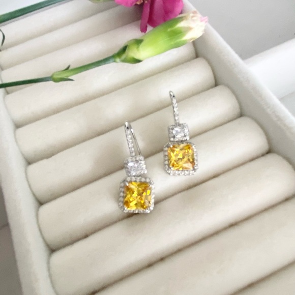 Jewelry - Yellow canary earrings